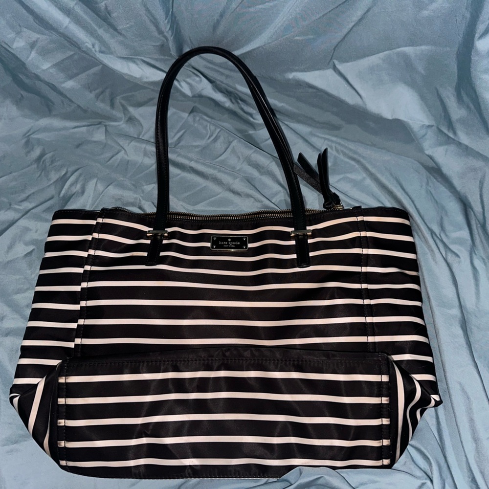 Kate Spade purse. Three zipper.